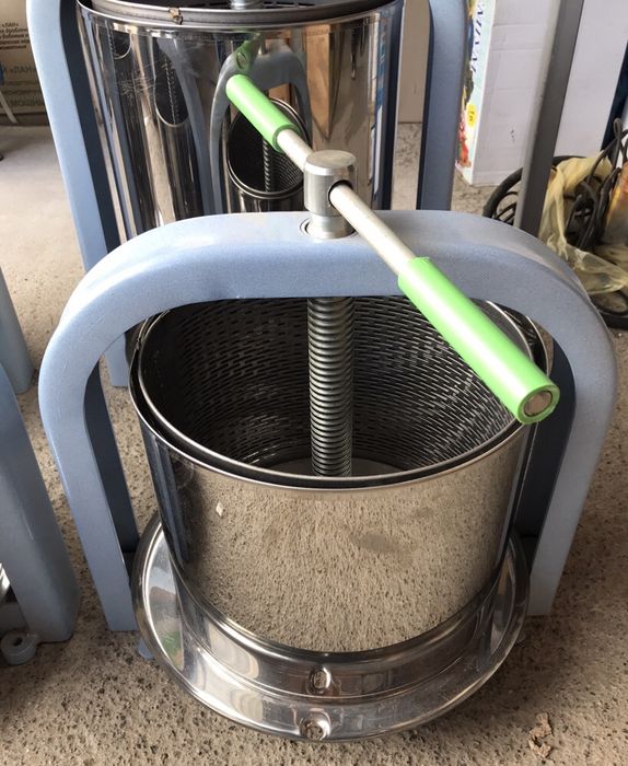 Соковыжималка Пресс ЛАН 15л винтовой, нерж. c рубашкой і (10, 20, 25л)