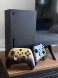 Xbox series x 1TB + 2 featured gamepads