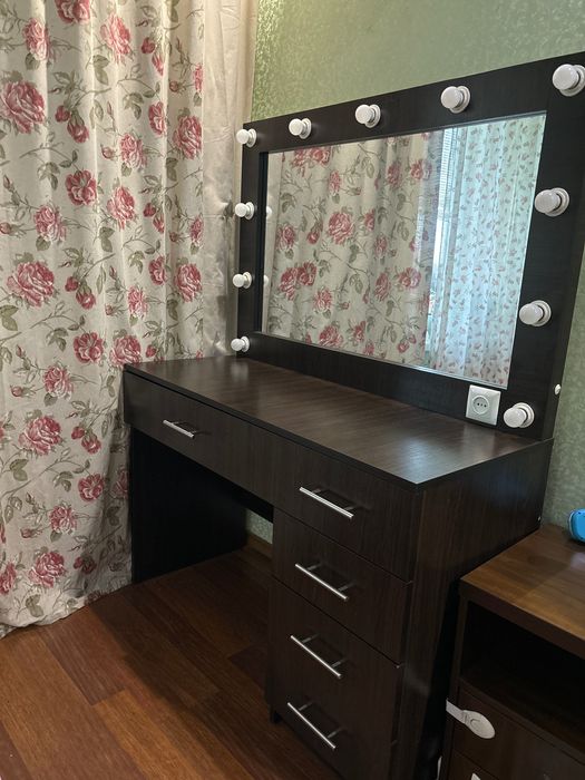 Гримерний стіл,туалетний столик