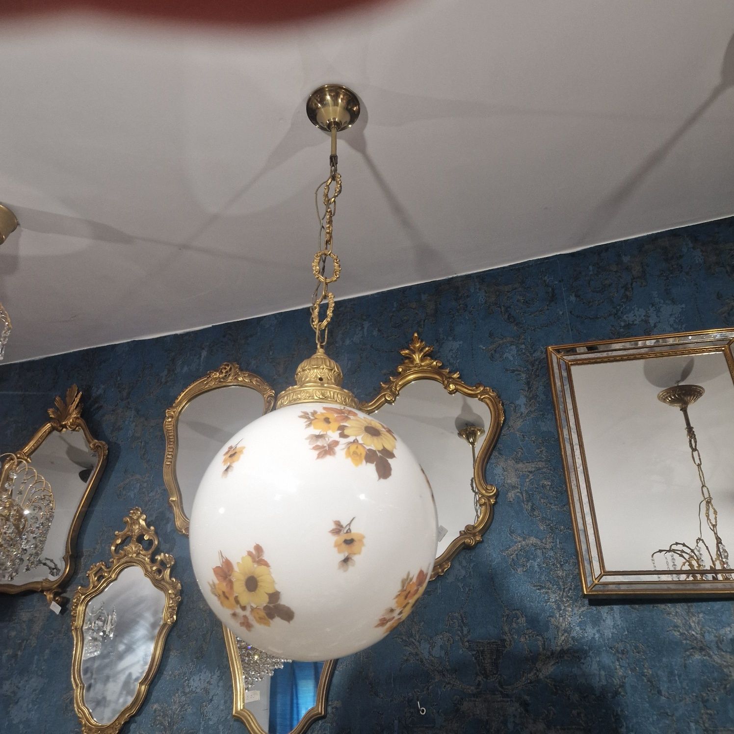 Piękna retro  lampa sufitowa szklaną  kula