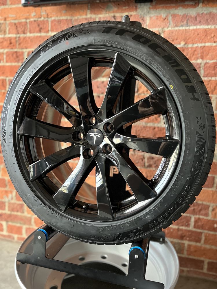 Koła Zimowe 19 Tesla Y Long Range 255/45R19 Nowe Performance 2024