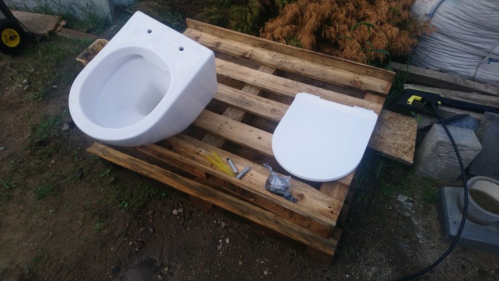 Toaleta misa wc podwieszana bezkołnierzowa