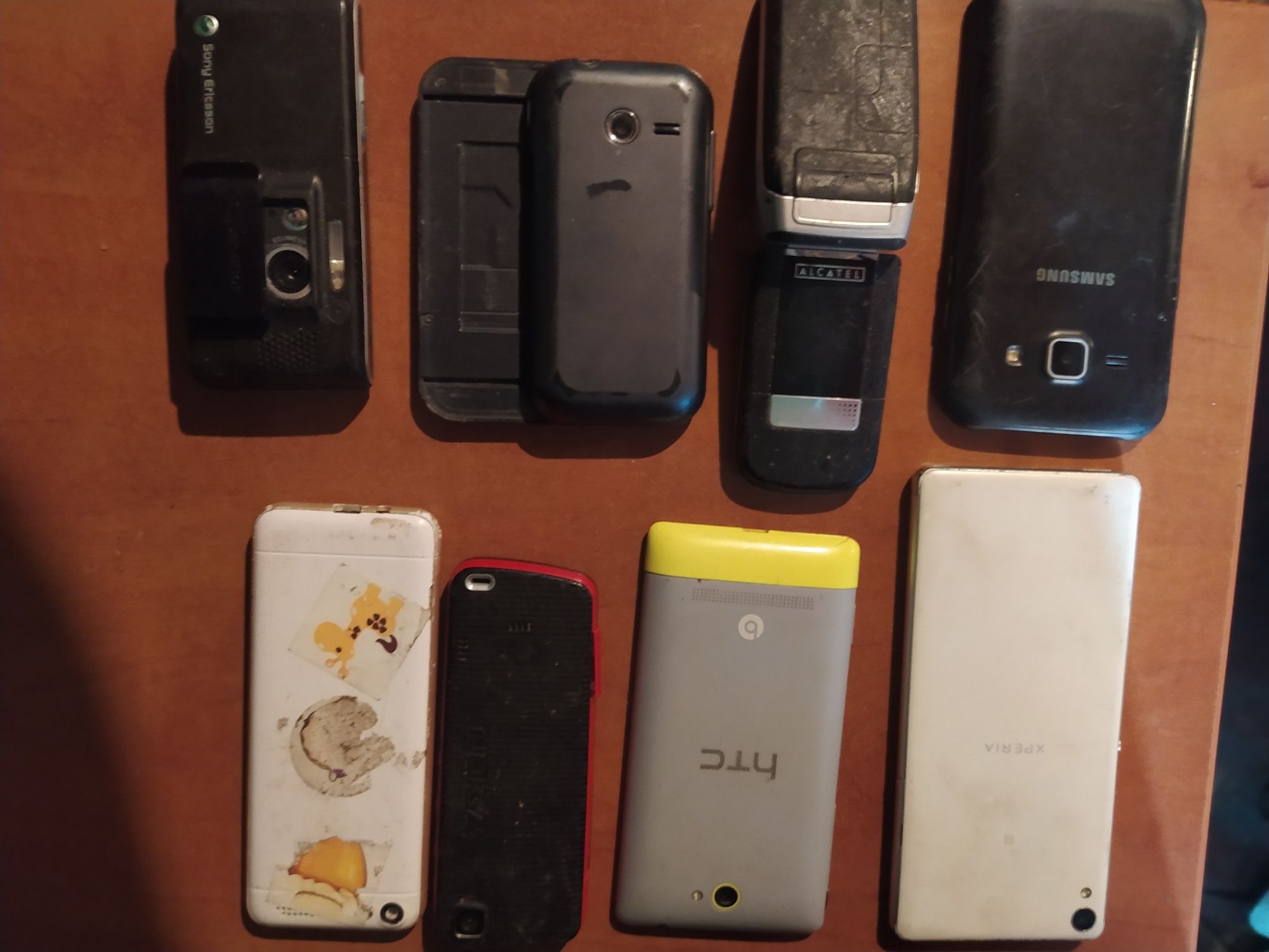 Telefony komórkowe uszkodzone
