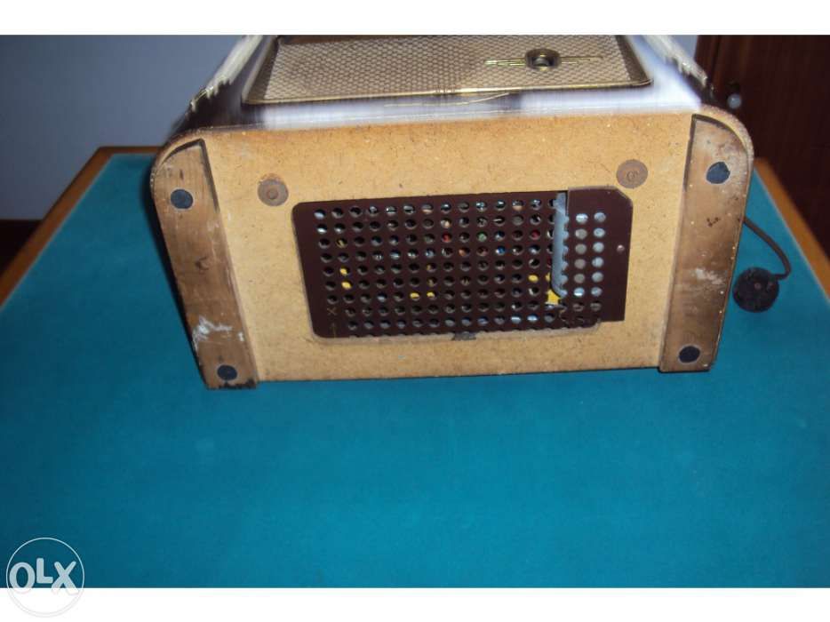 Radio Muito antigo com mais de 70 anos