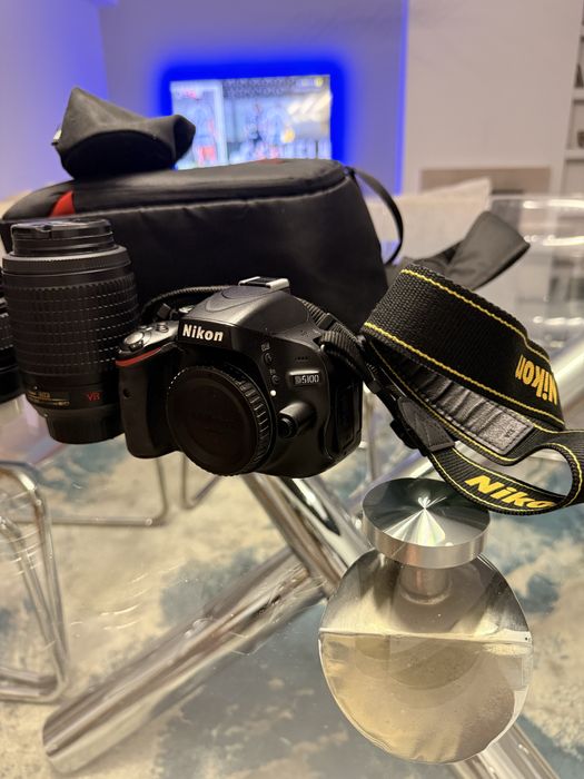 Vendo maquina fotografica Nikon D5100 com varios acessorios