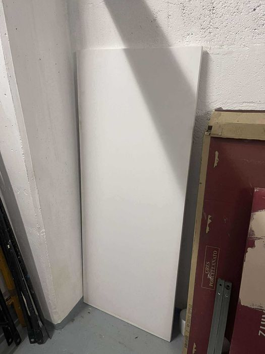 Bancada da cozinha de mármore branco