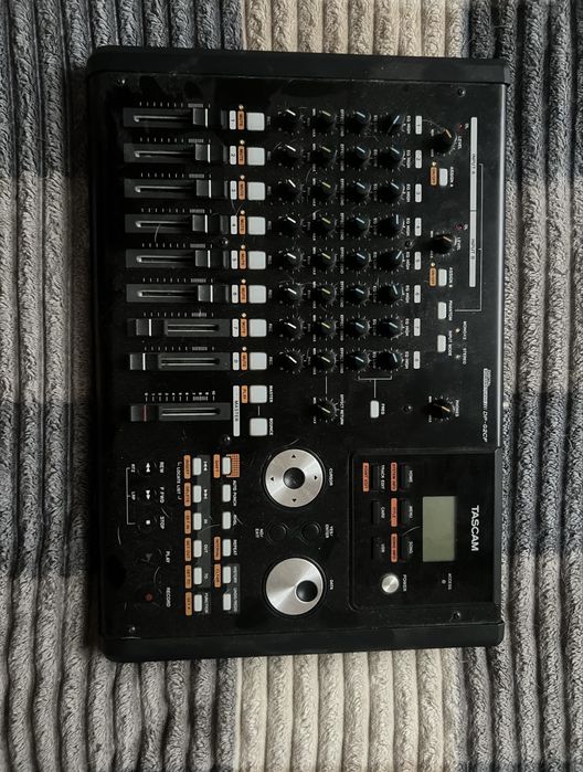 Портативна студія Tascam