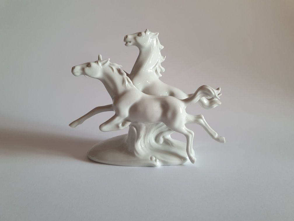 Lippelsdorf porcelanowe konie figurka
