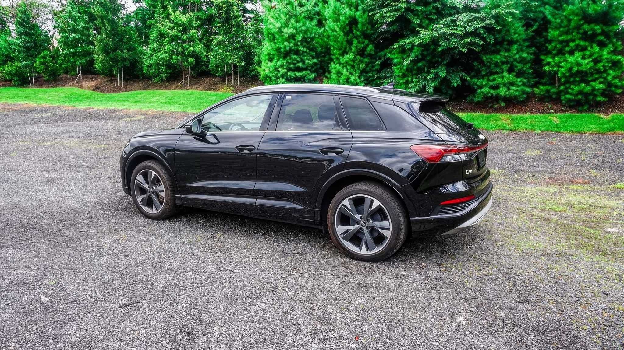 2022  Audi Q4 55