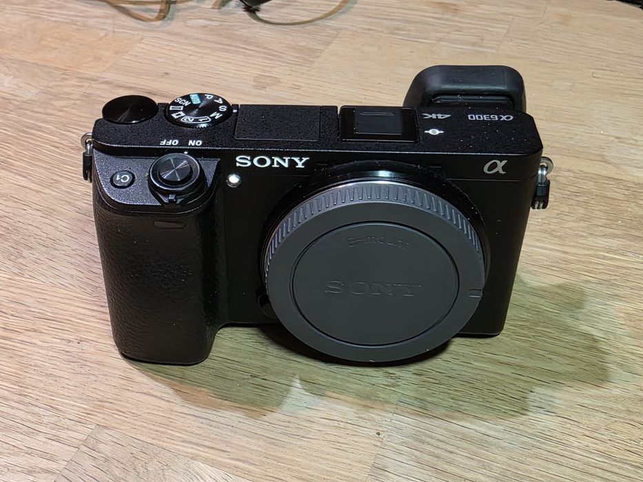 Sony A6300 BODY - BDB mało używany (1.6K shoots)+ ładowarka, 2 baterie