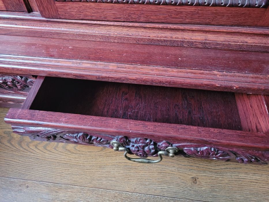 Komoda dębowa rzeźbiona