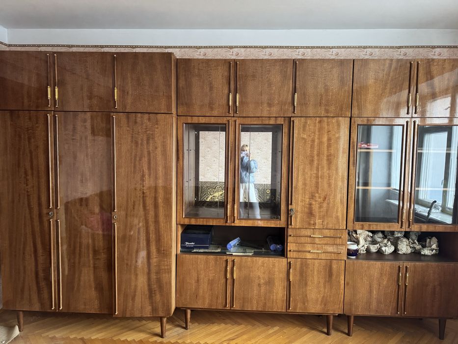 Меблева стінка, шафа в кімнату