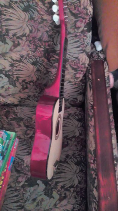 Детская гитара, дерево