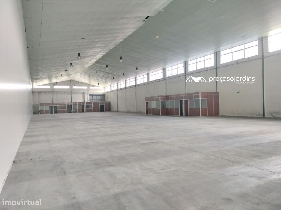 Armazém com 2.000m2