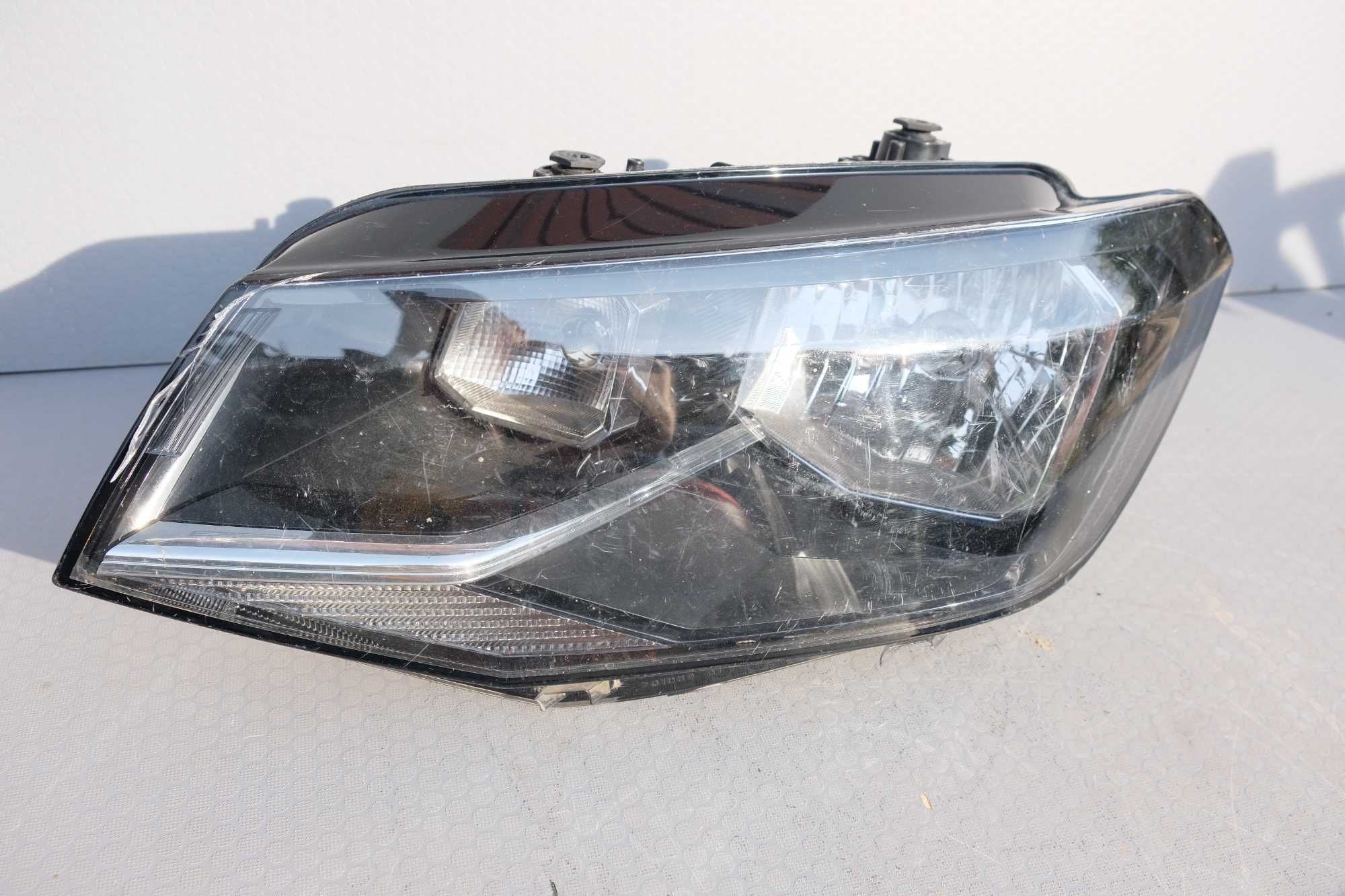 Lampa lewy przód Vw Caddy III llift 2k1