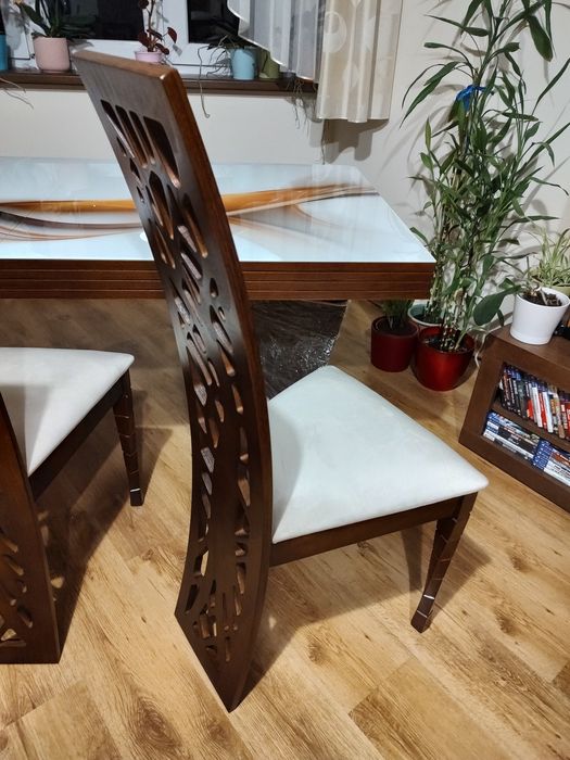 Drewniany stół i 6 krzeseł