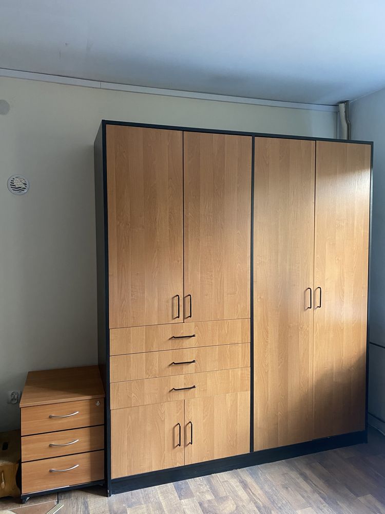 Sprzedam  szafę z szufladami, półkami, wys. 210cm ,gł.60cm,dł. 180 cm