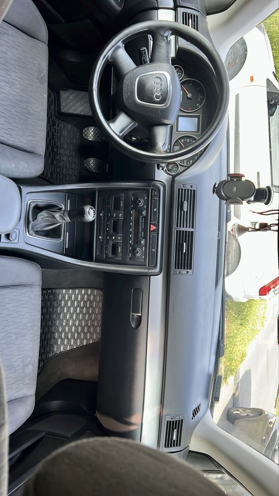 Audi A4 B7.