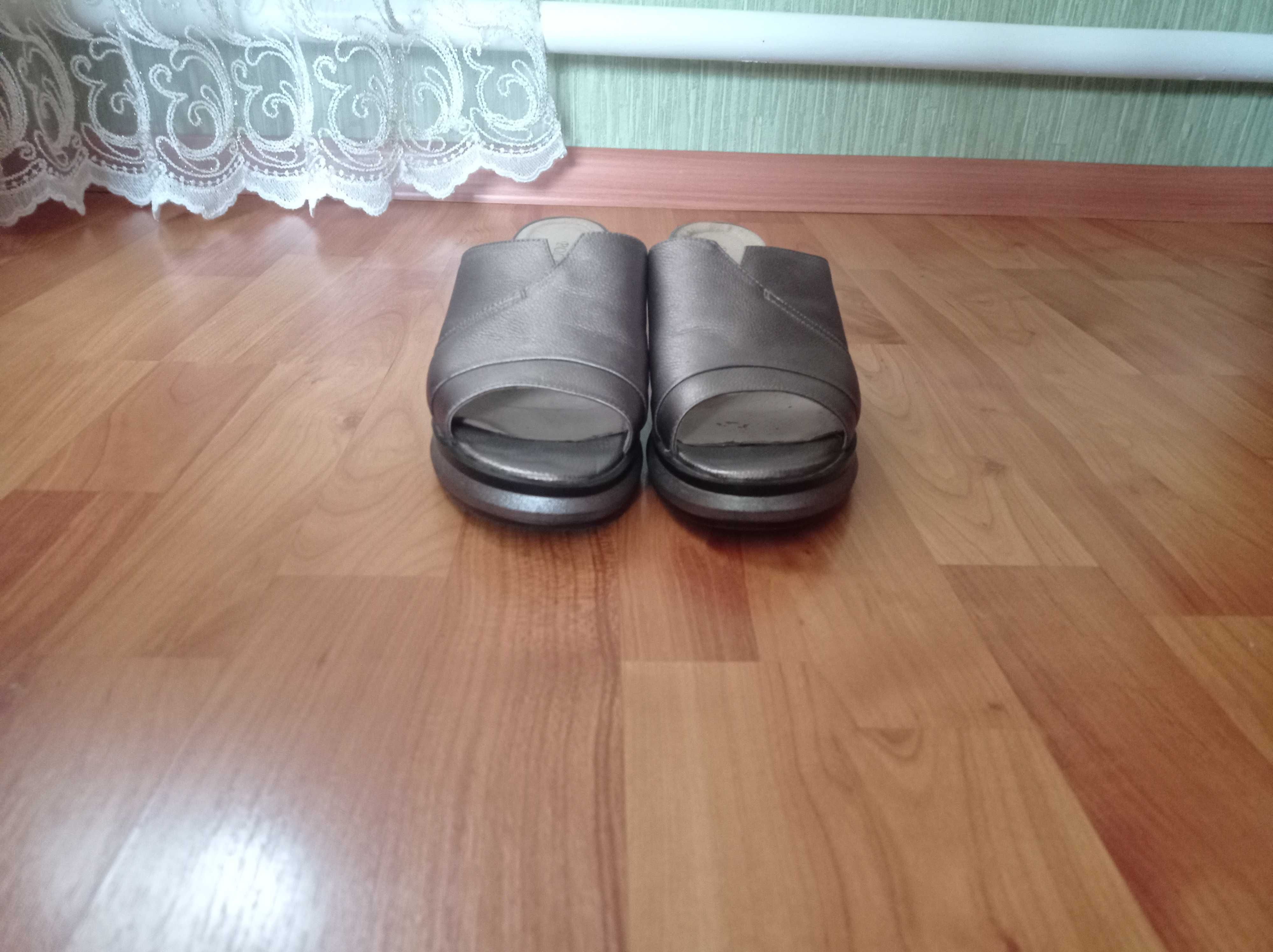 Жіночі Шльопанці