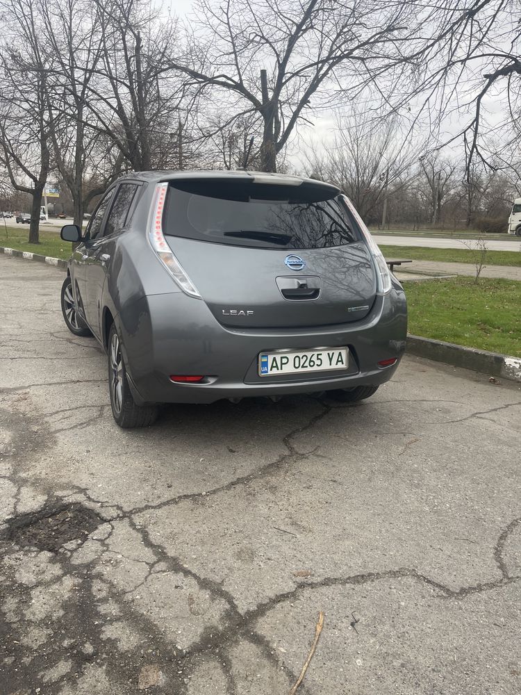 Продам nissan Leaf