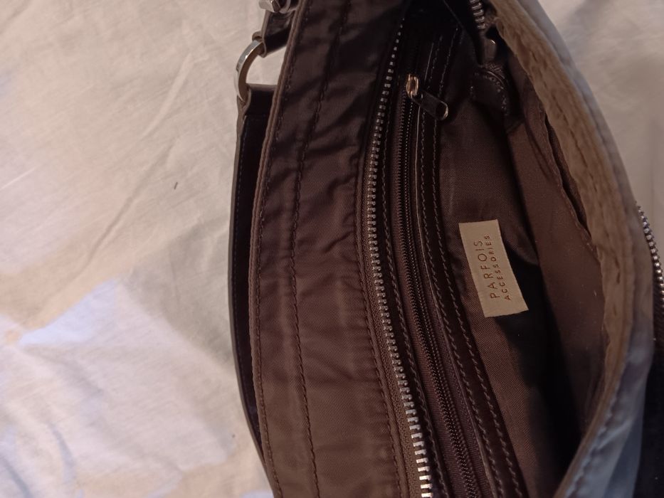 Mala em tecido impermeavel e pele sintetica ,marca parfois .