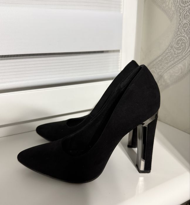 Туфлі на каблуку чорні 35 розмір