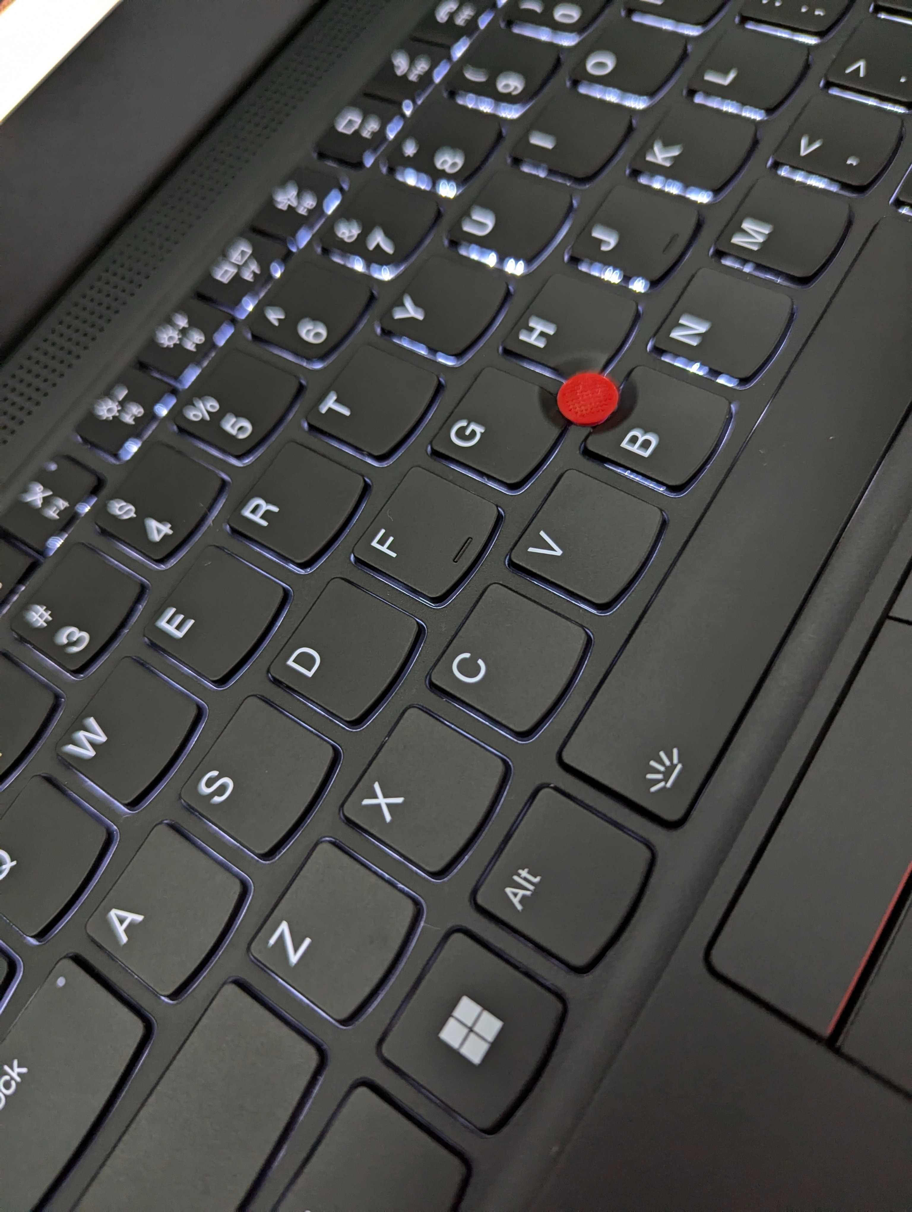 14" Lenovo Thinkpad T14s Gen2 (i5-1135G7, 16GB, nvme 512, IrisXE, NFC)