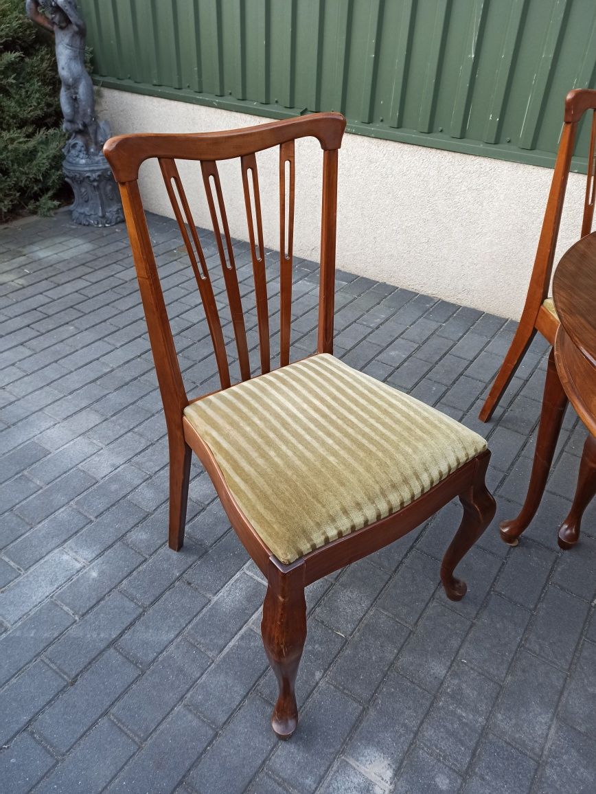 Stół z krzesłami Chipandale