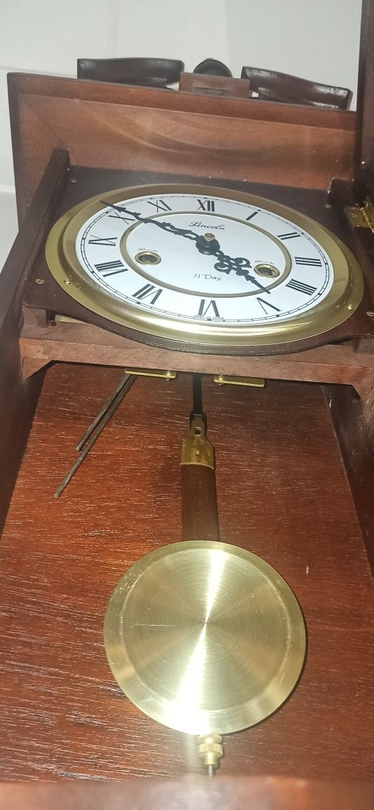 Старий( приблизно 50-60 роки) механічний годинник