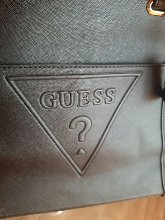 Mala de senhora em preto. Guess