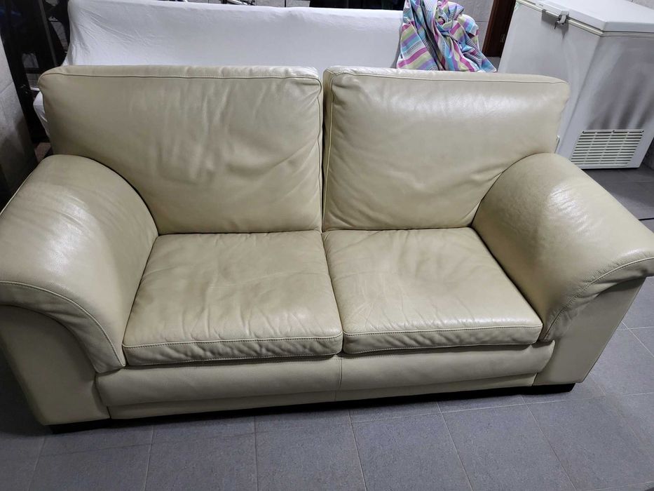 2 Sofás em Pele de cor bege (5 lugares)