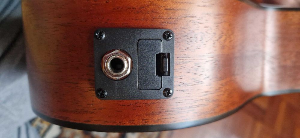 Guitarlele electro-acústica Naneki GKL-2801