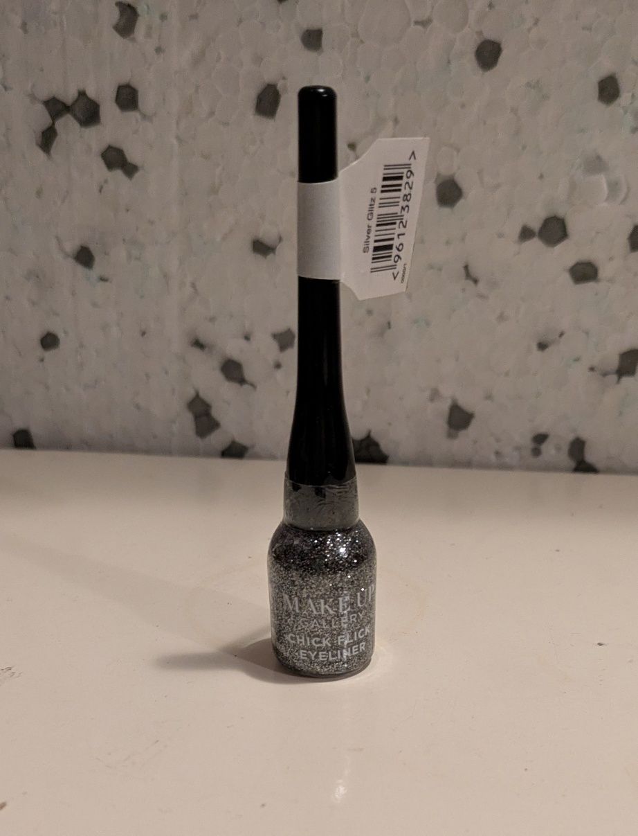 Make Up Gallery Czarno srebrny płynny eyeliner
