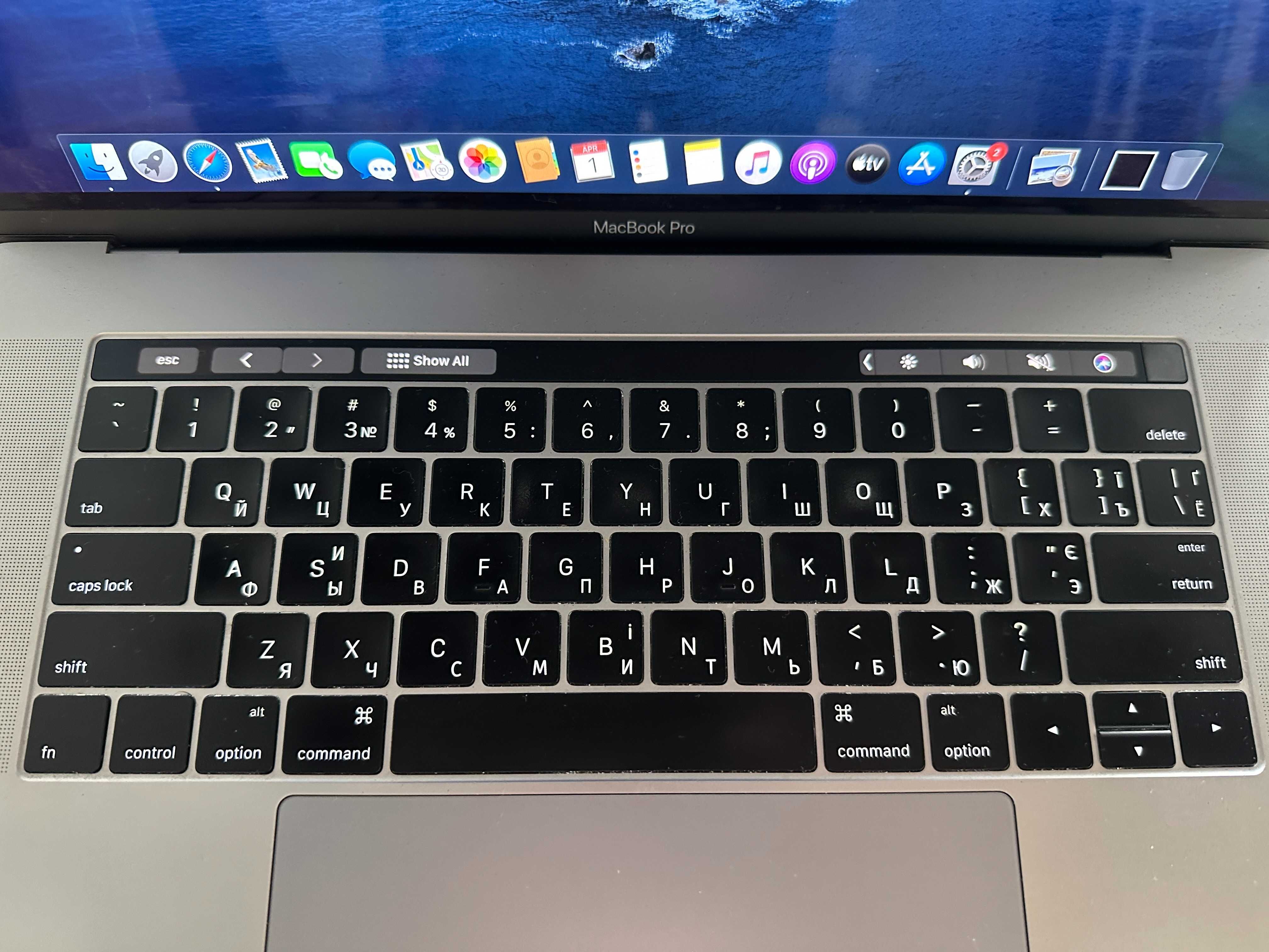 Apple MacBook Pro 15'' 256GB 2016 touch bar Space Gray