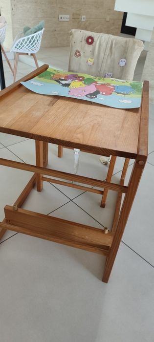 Mesa de criança com cadeira