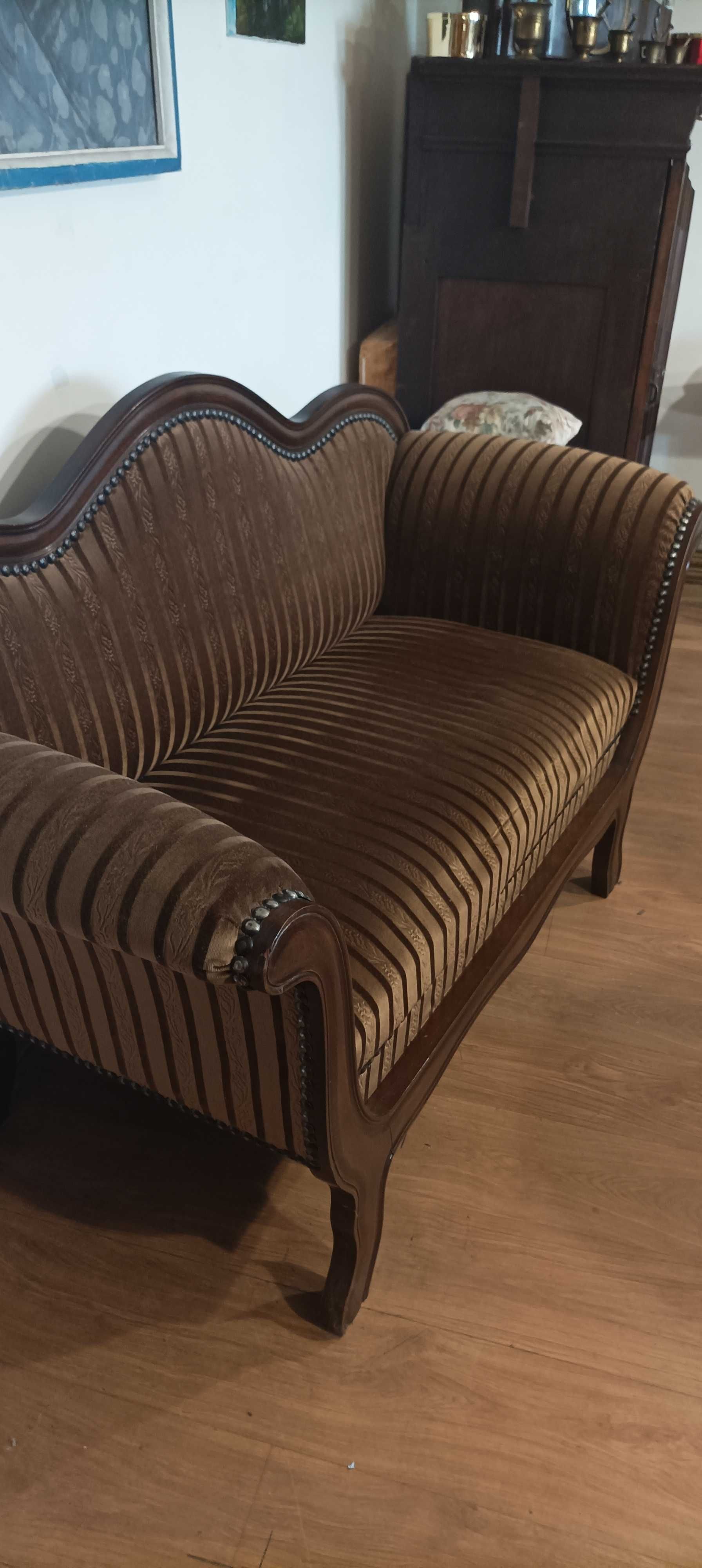 sofa typu Biedermeier