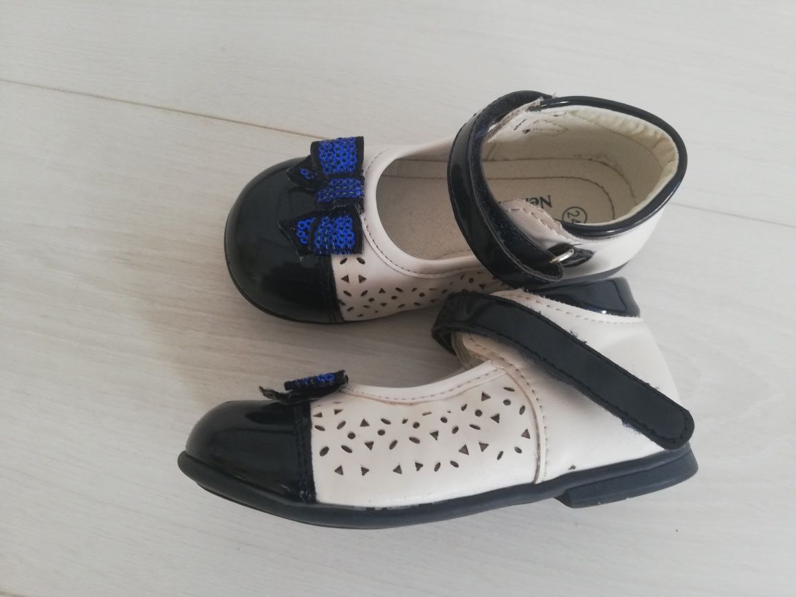 Buty dziewczęce 24