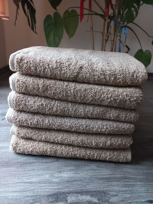 Sześć nowych ręczników kąpielowych