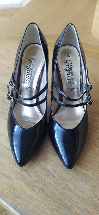 Szpilki czarne lakierowane r.37