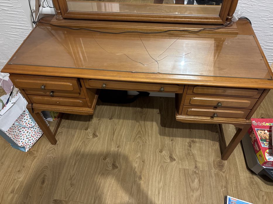 Toaletka drewniania z lustrem