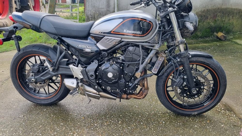 Kawasaki Z650RS do naprawy.
