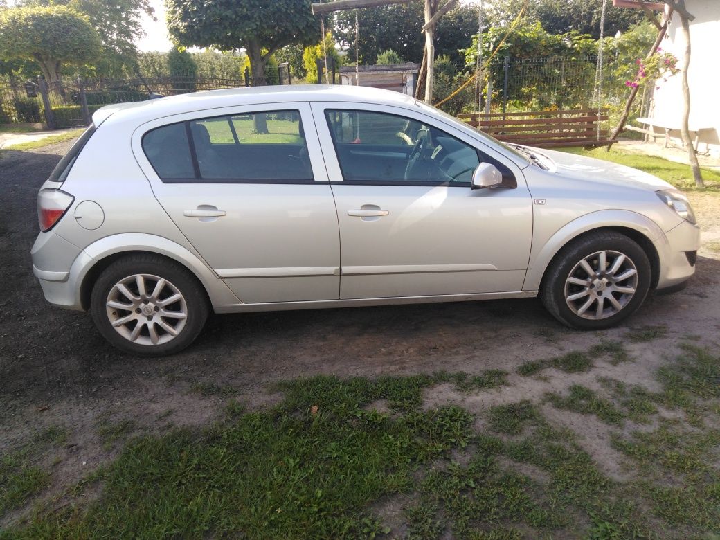 Opel Astra H 1,4 benzyna klima