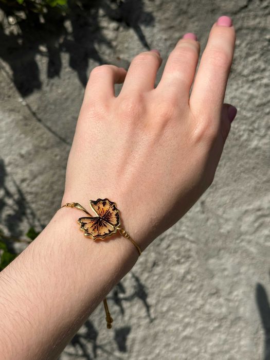 Bransoletka z listkiem bursztynowa złota jak ginkgo biloba