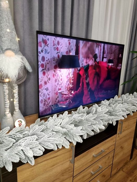 Новорічна спідниця, новорячна гірлянда, новорічні подарунки, декор