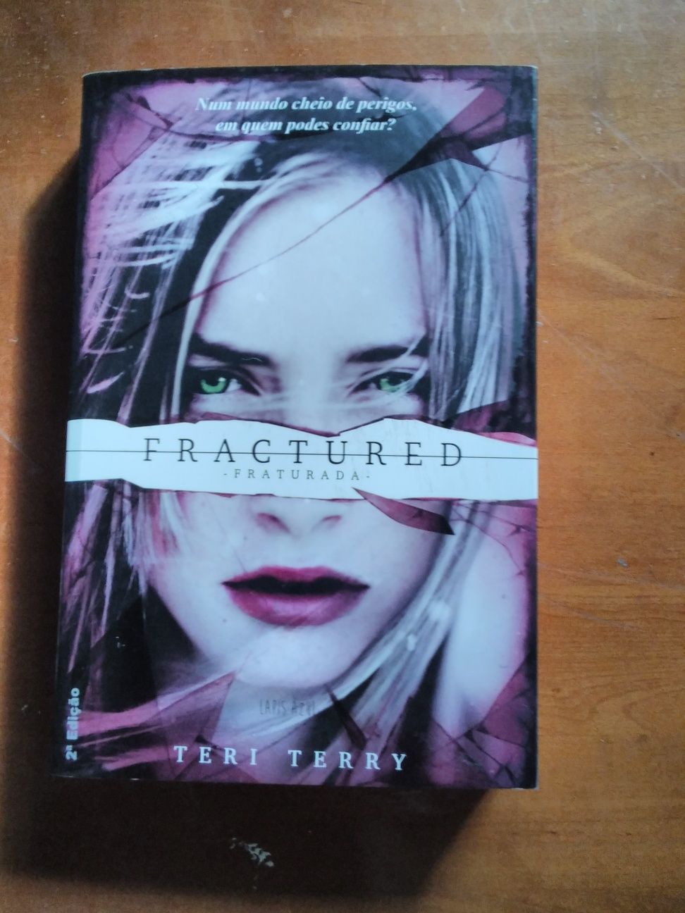 Fractured - Fraturada