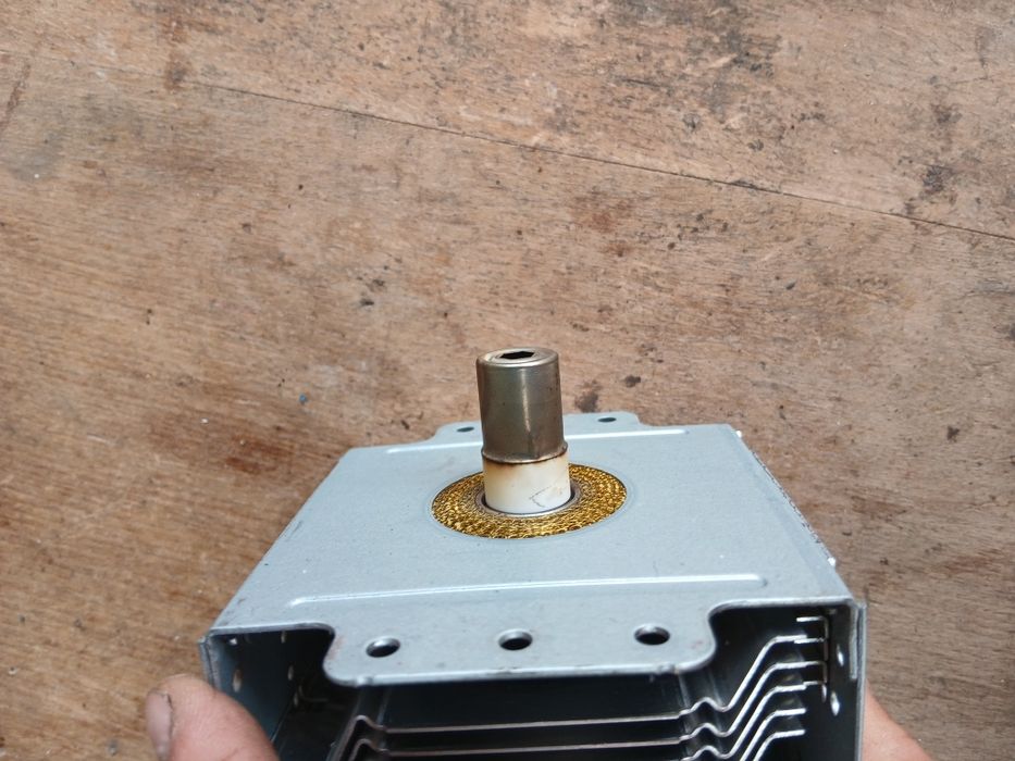 Магнітрон від мікрохвилової