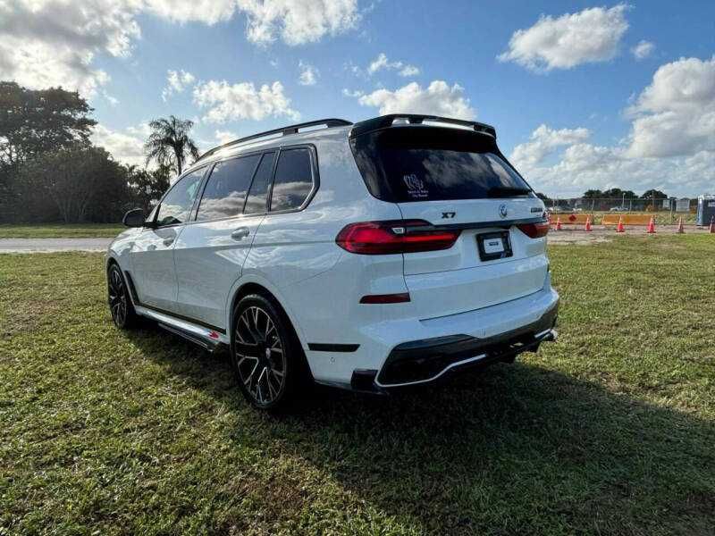 2021    BMW    X7
