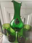 Excelente conjunto de Jarro e copos com Brasão Medieval de cor Verde
