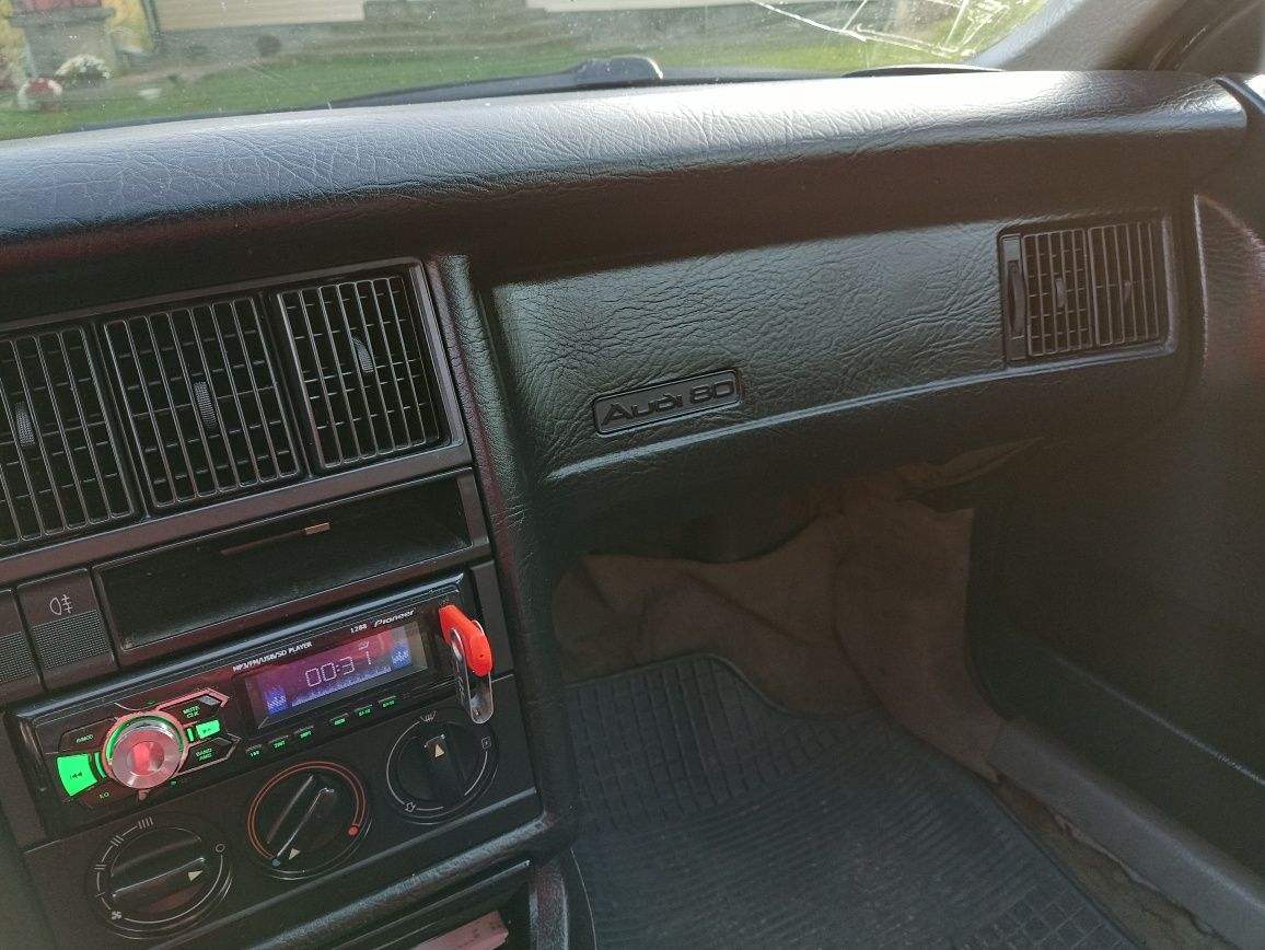 Audi 80 1.8 бензин