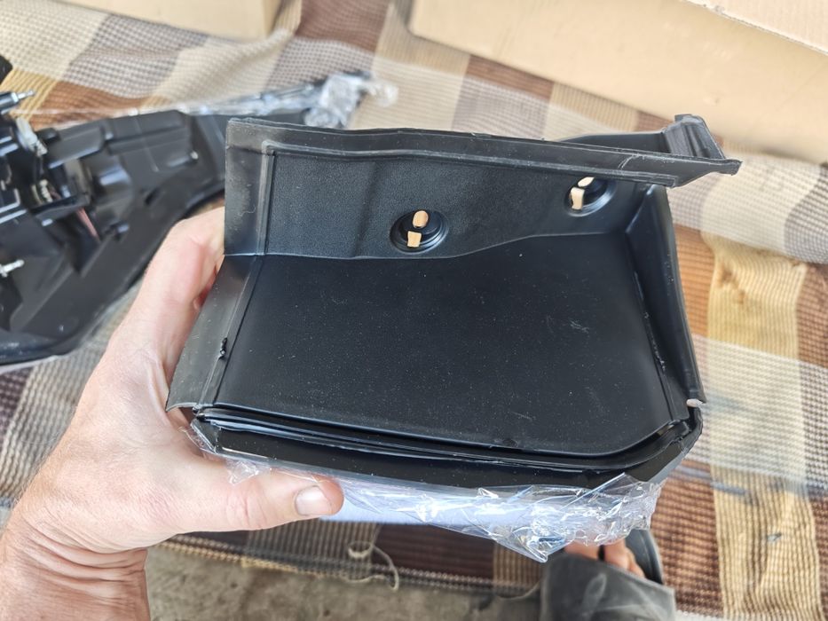 Продам два нових фоняря на Форд ескейп 2016-2019 рік.